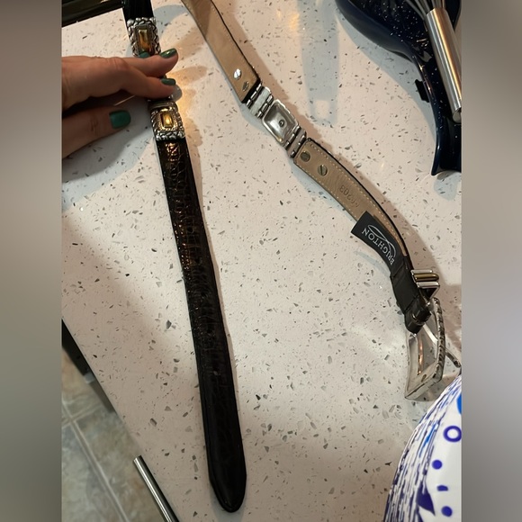 EUC Brighton blk croc style gold/slv tone belt, Med. 36”l # 44203, 5-hole - Picture 5 of 8